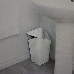 Umbra Modern Corner Waste Can, Ivory